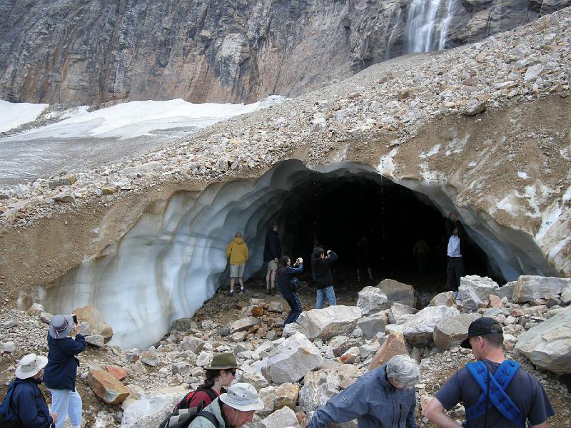 DSCN2174.JPG - Ice cave at the foot of the glacier