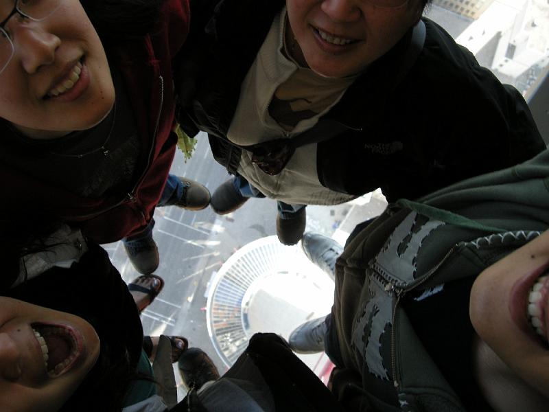 DSCN2223.JPG - Transparent floor, star-shaped feet